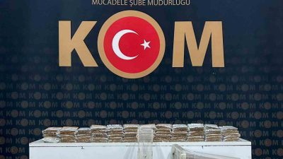 Arpaçay’da elektronik ve tütün mamullerini kaçak olarak piyasa süren 15