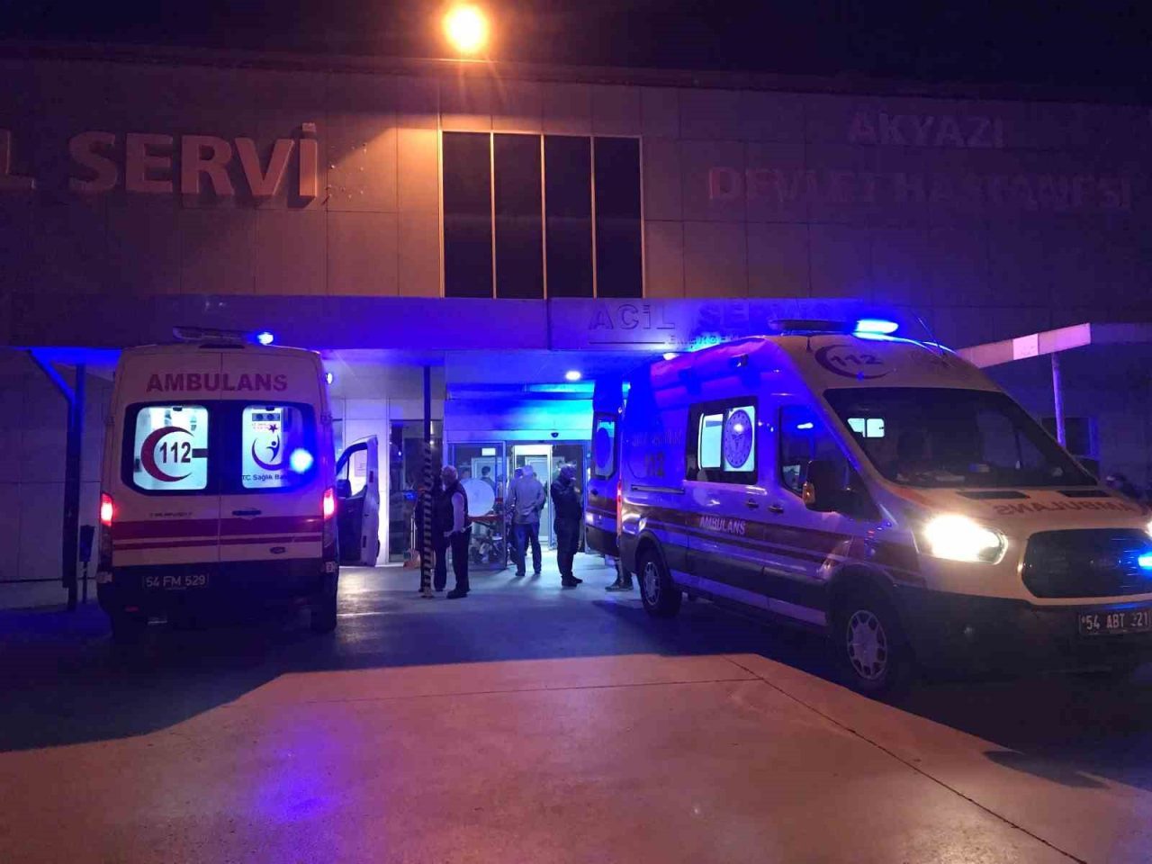 Sakarya’nın Akyazı ilçesinde baba ile kızının üçüncü kattaki evlerine çıkmak