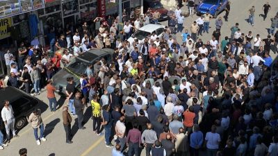 Aşkale ilçe merkezinde meydana gelen trafik kazasında bir çocuk hayatını