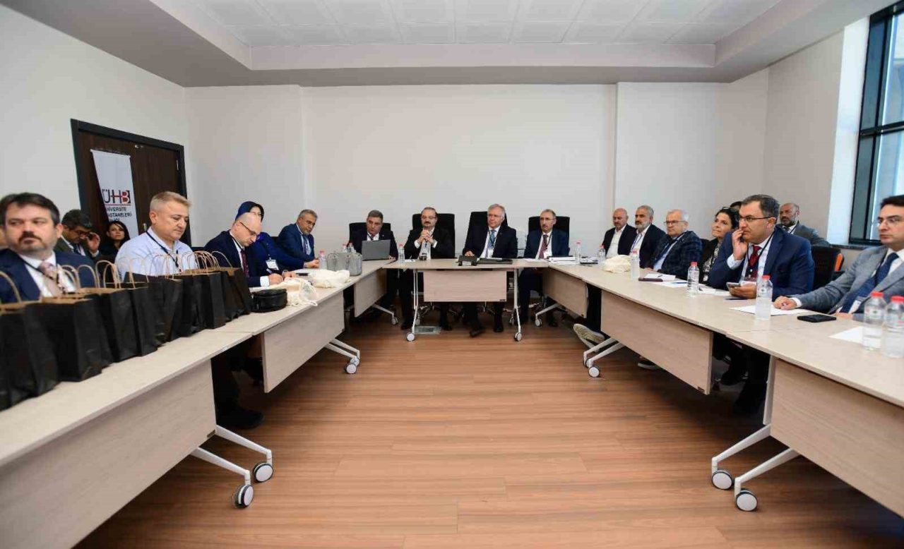 Van Yüzüncü Yıl Üniversitesi (YYÜ) ev sahipliğinde ve Üniversite Hastaneleri