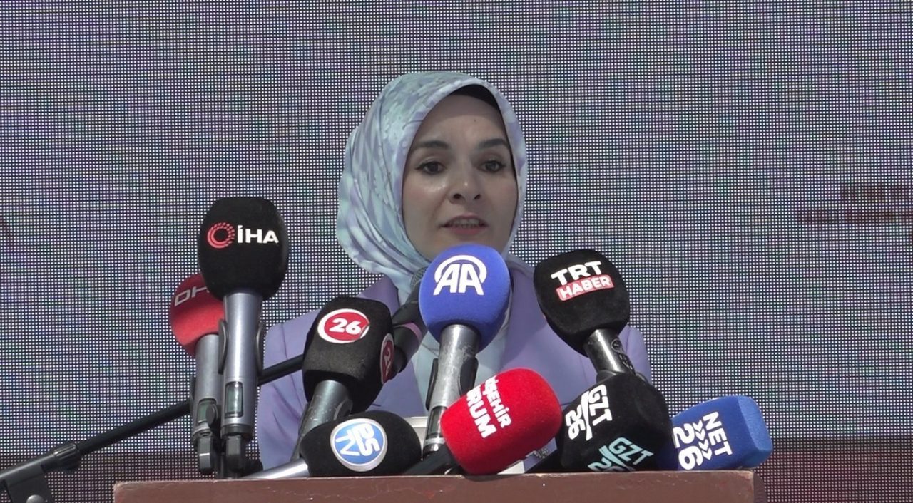 Eskişehir’de huzurevi açılışına katılan Aile ve Sosyal Hizmetler Bakanı Mahinur