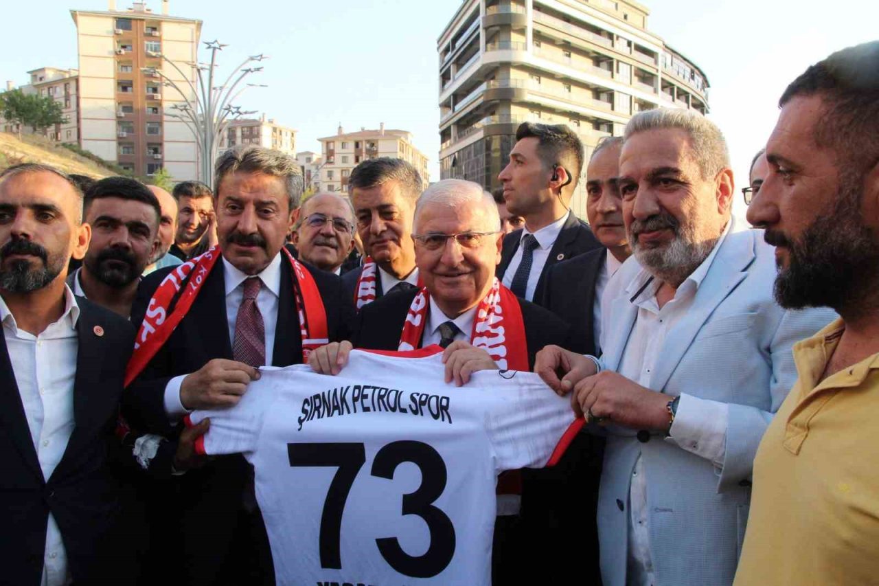 Milli Savunma Bakanı Yaşar Güler, AK Parti Kadın ve Gençlik