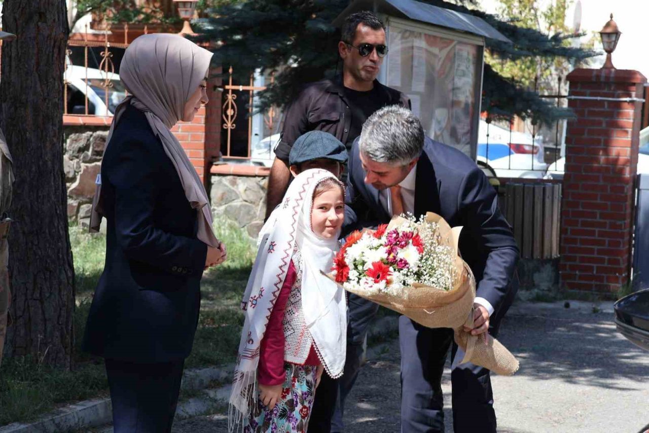 Aile ve Sosyal Hizmetler Bakan Yardımcısı Zafer Tarıkdaroğlu, Erzurum’un Şenkaya,