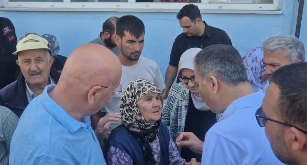 Balıkesir’in Sındırgı ilçesindeki 6.1 büyüklüğündeki depremin ardından dün geceden itibaren