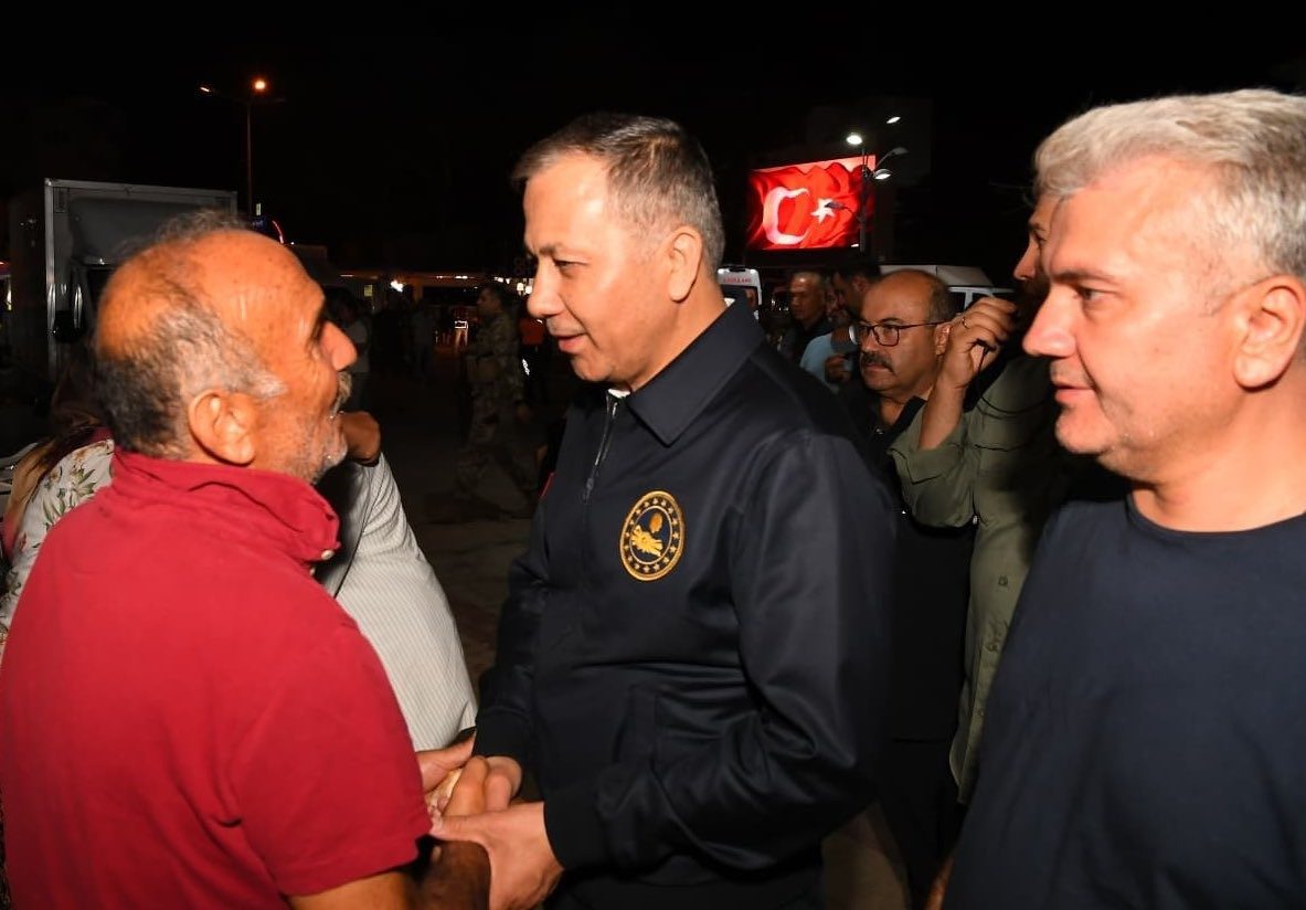 İçişleri Bakanı Ali Yerlikaya, “Balıkesir’in Sındırgı ilçesinde meydana gelen deprem