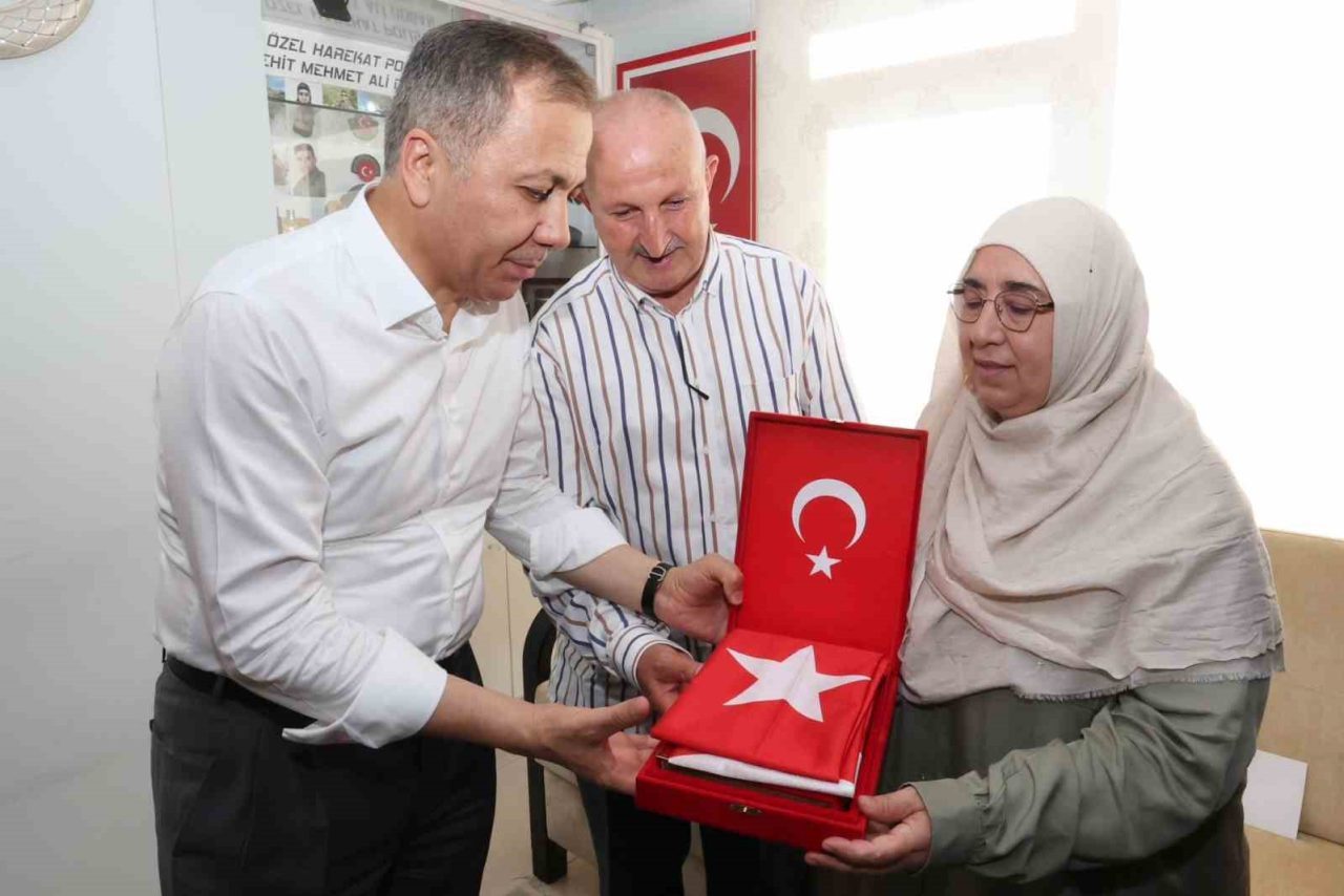İçişleri Bakanı Ali Yerlikaya, Hakkari Özel Harekat Polisi olarak görev