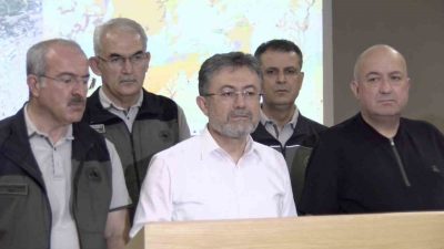 Tarım ve Orman Bakanı İbrahim Yumaklı, Çanakkale’de çıkan orman yangınlarıyla