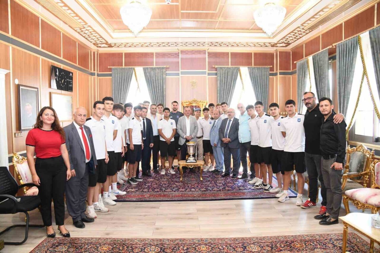 Yunusemre Belediye Başkanı Semih Balaban, Manisa Büyükşehir Belediye Başkanı Ferdi