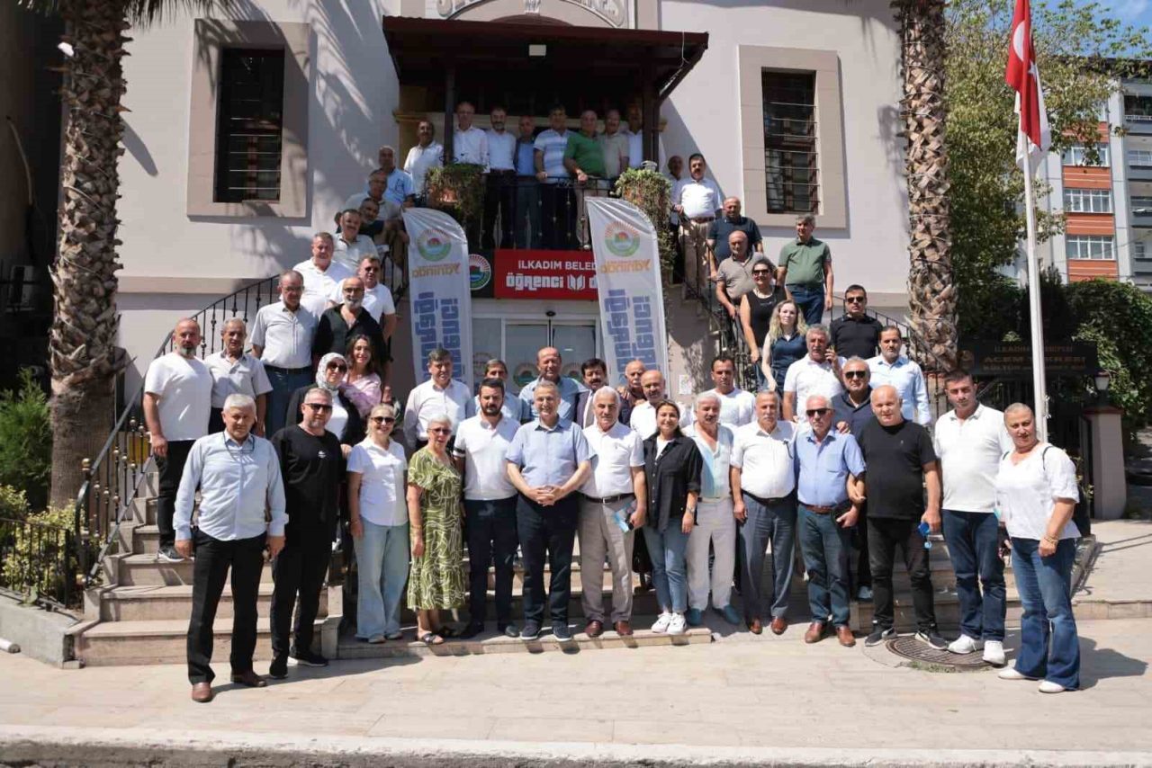Samsun’da muhtarlarla bir araya gelen İlkadım Belediye Başkanı İhsan Kurnaz,