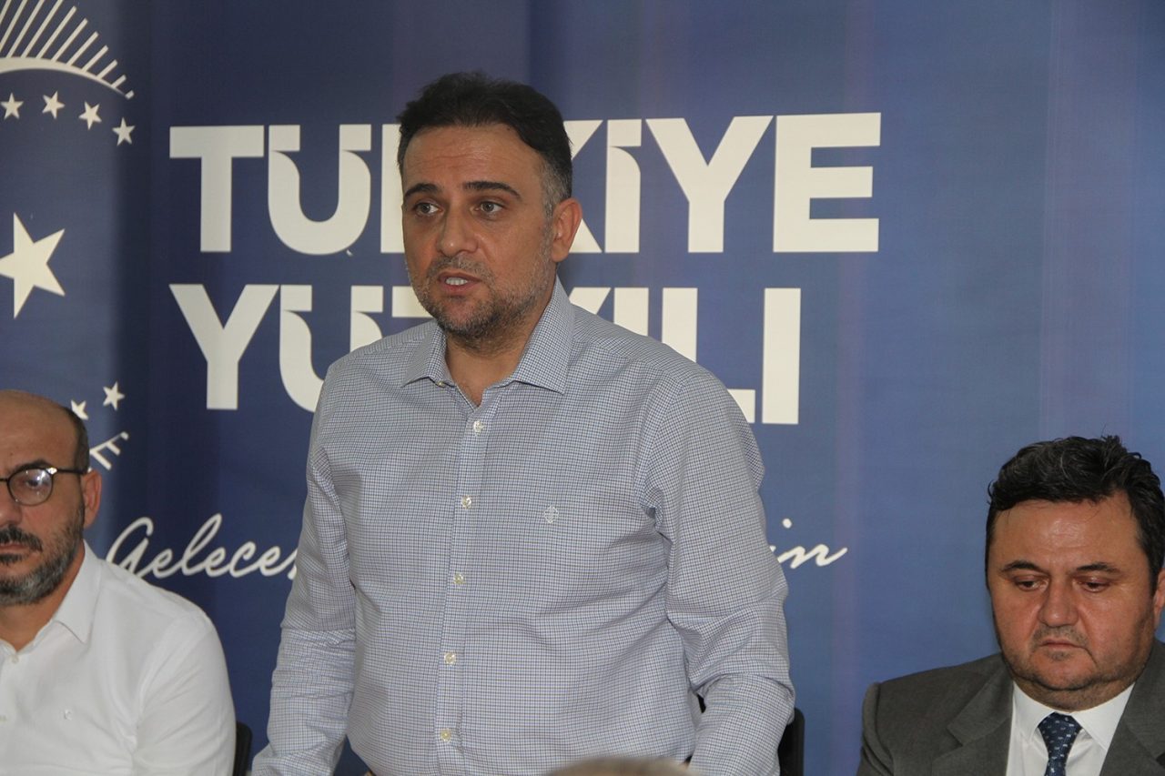 AK Parti Manisa Milletvekili Murat Baybatur, Kula İlçe Teşkilatı’nda partililere