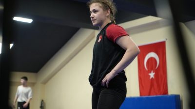 Bulgaristan’ın Samokov kentinde düzenlenen U20 Dünya Güreş Şampiyonası’nda Bayburtlu milli