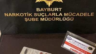 Bayburt’ta narkotik suçlarla mücadele kapsamında durdurulan şahıs üstünde ve durdurulan