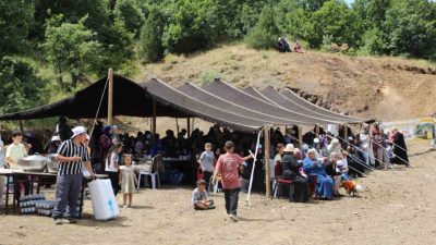 Bayburt’un Dövmekaya köyünde ‘Dövmekaya Köyü 1. Piknik Şöleni’ gerçekleştirildi. İlki
