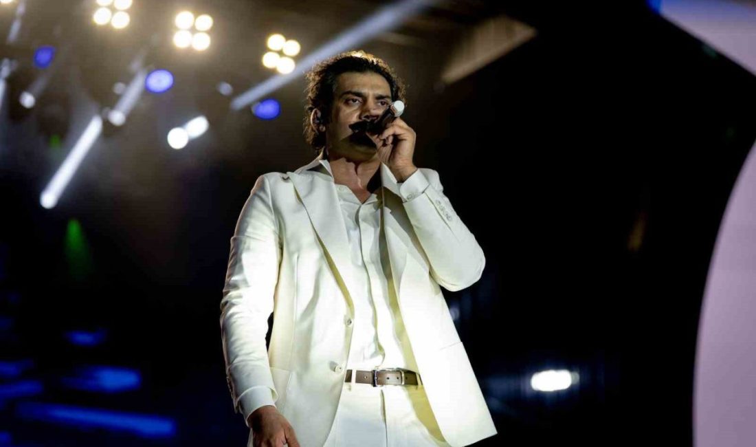 Erzurum Kültür Yolu Festivali’nin altıncı gününde sahne alan ünlü şarkıcı