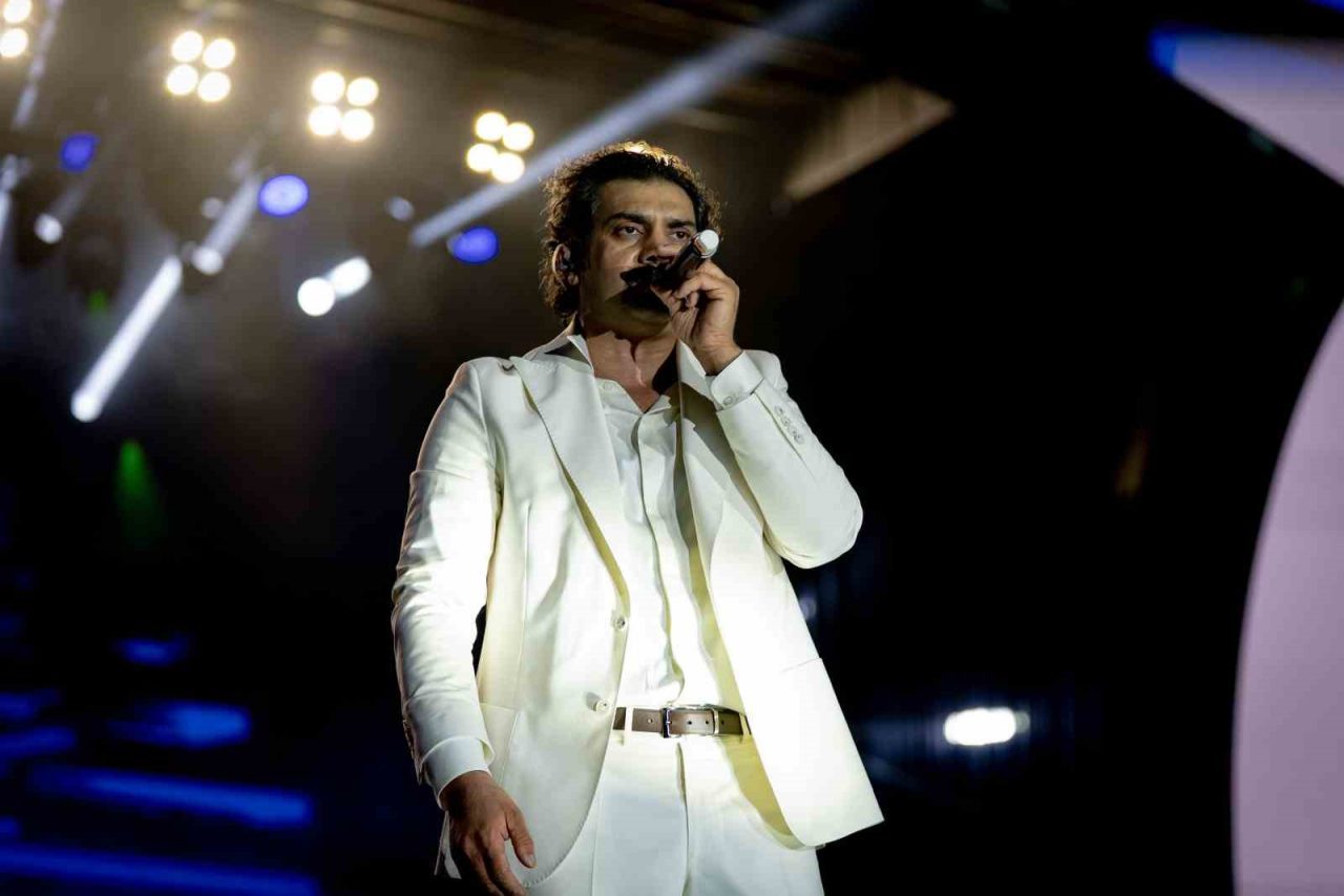 Erzurum Kültür Yolu Festivali’nin altıncı gününde sahne alan ünlü şarkıcı