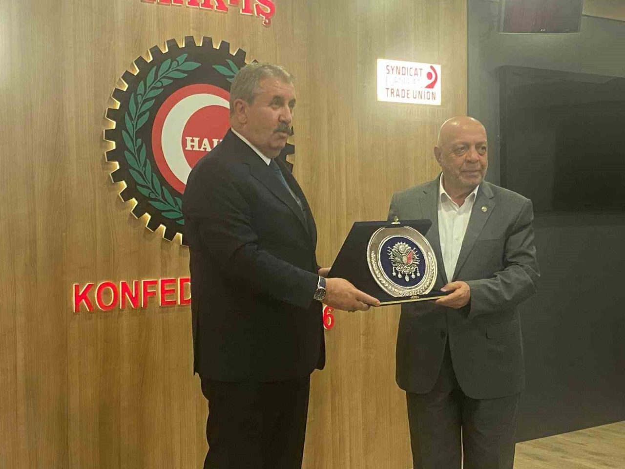 Büyük Birlik Partisi (BBP) Genel Başkanı Mustafa Destici, HAK-İŞ Konfederasyonu