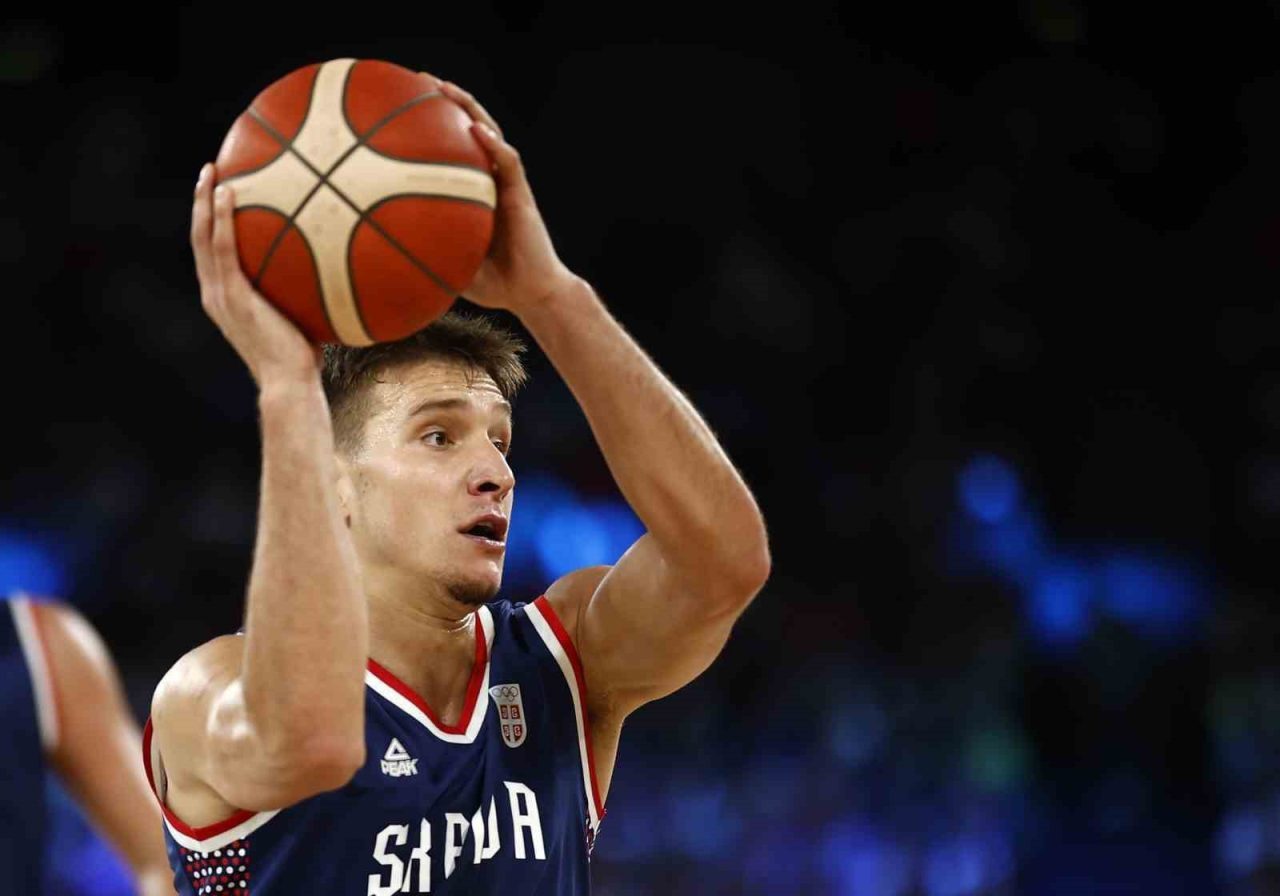 Sırbistan forması giyen Bogdan Bogdanovic, yaşadığı sakatlık nedeniyle 2025 Avrupa