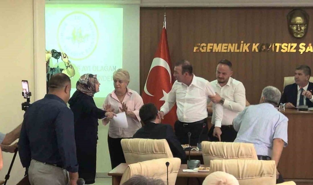 Burdur’da AK Parti İl Başkanı Mustafa Özboyacı’nın basın mensuplarına TOKİ