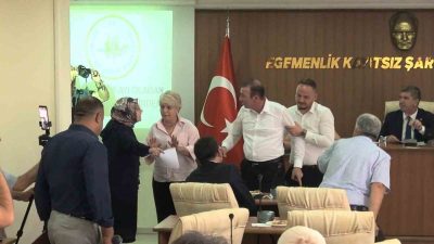 Burdur’da AK Parti İl Başkanı Mustafa Özboyacı’nın basın mensuplarına TOKİ