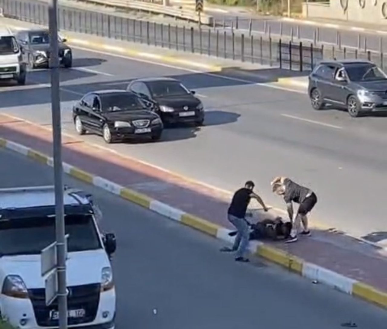 Sakarya’nın Erenler ilçesinde trafikte iki grup arasında başlayan tartışma, bir