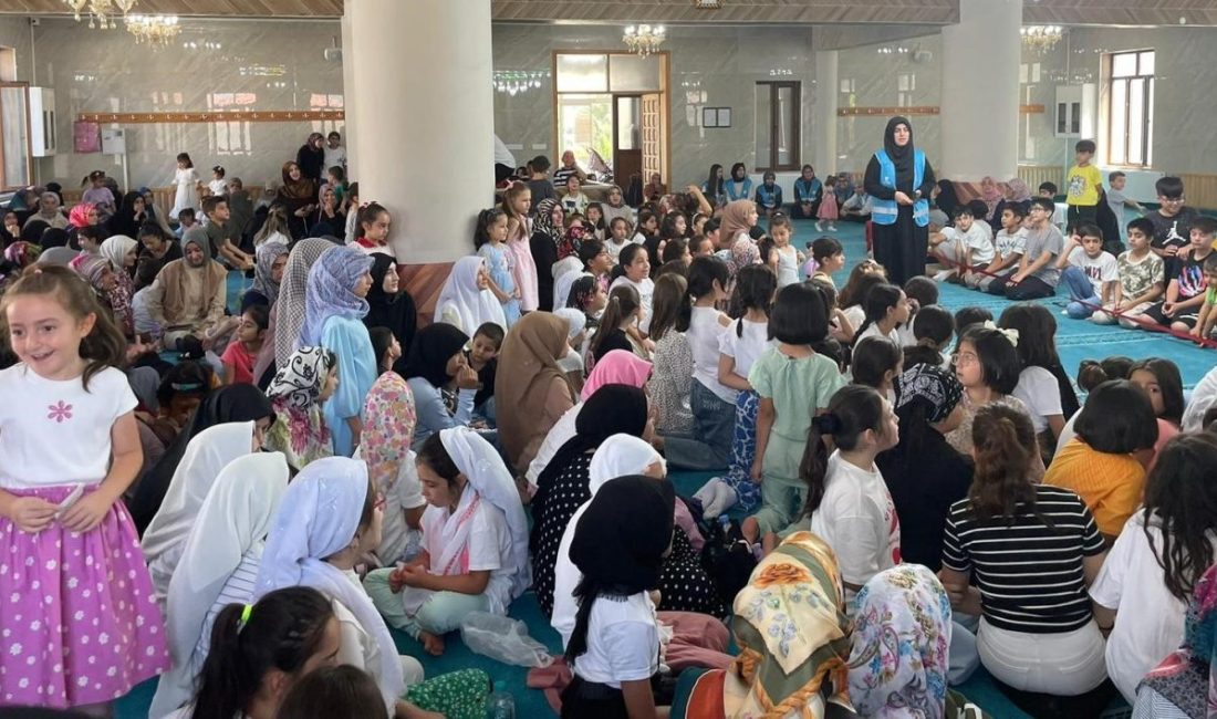 Erzincan’da camii çocuk buluşması gerçekleştirildi. “Şehirlerin Kalbi Camii’de Buluşalım” projesi