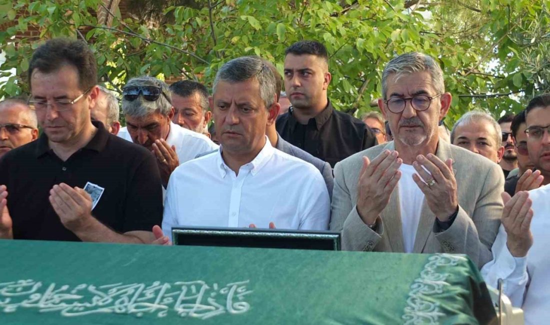 CHP Genel Başkanı Özgür Özel, Balıkesir’in Burhaniye ilçesinde okul arkadaşı