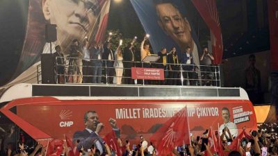 CHP Genel Başkanı Özgür Özel, Tokat’taki mitingde, “Silah susacaksa, kan