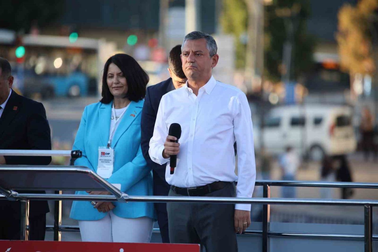 CHP Genel Başkanı Özgür Özel, Sivas’ta düzenlenen ‘Millet İradesine Sahip