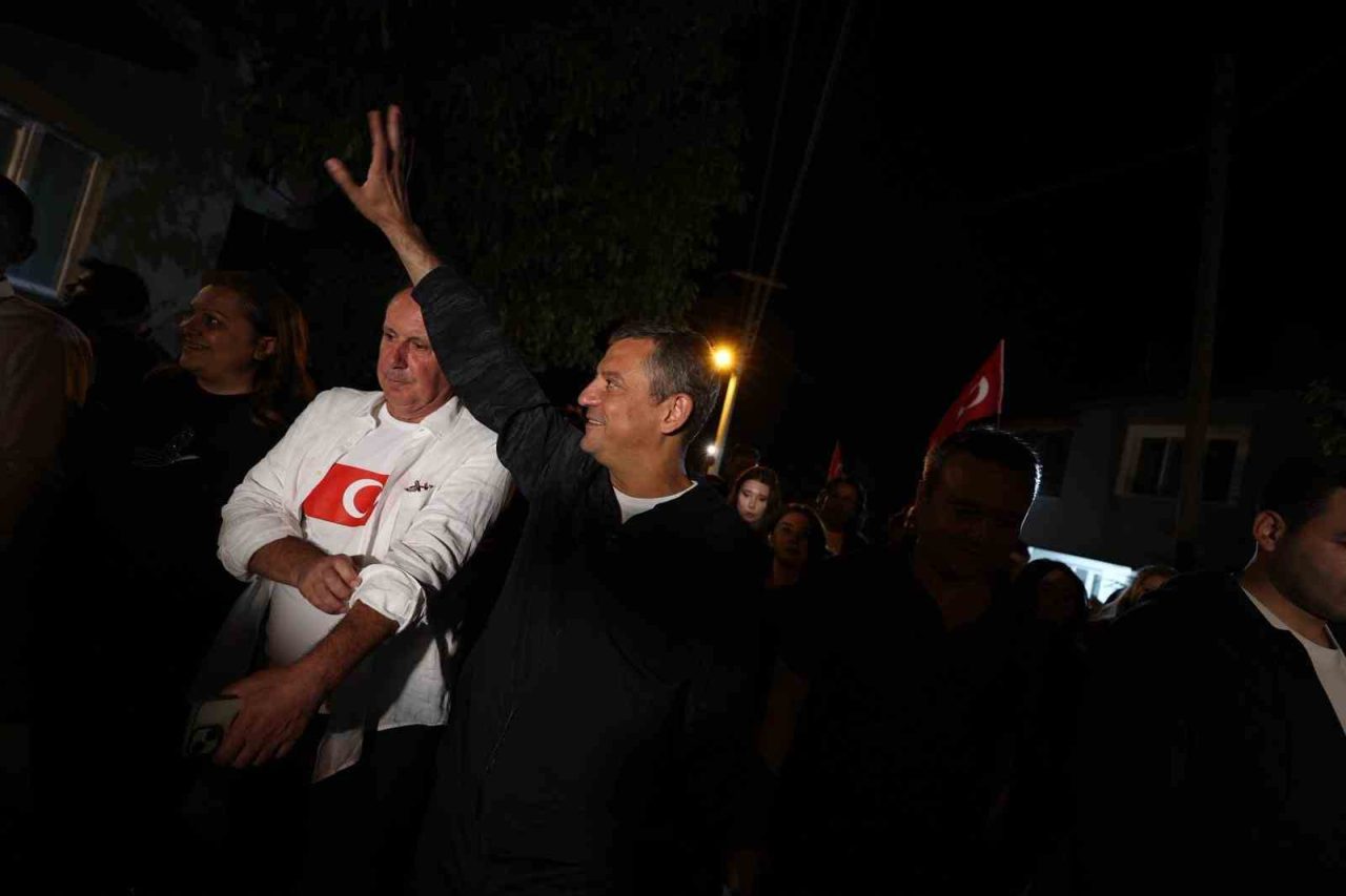 Afyonkarahisar’a gelen Cumhuriyet Halk Partisi (CHP) Genel Başkanı Özgür Özel,