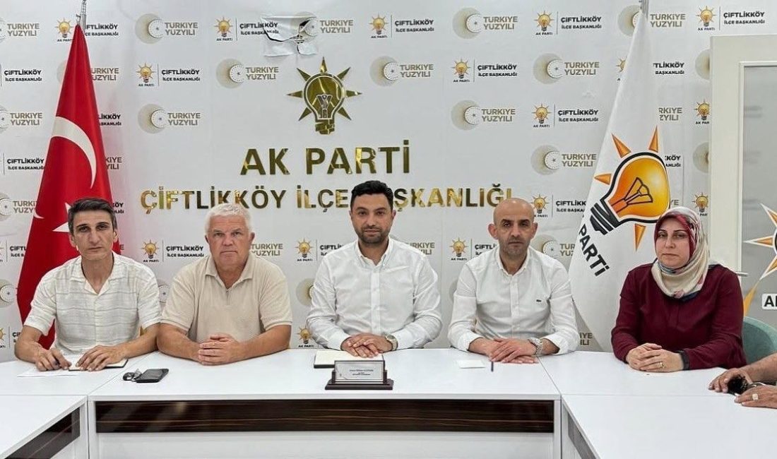 AK Parti Çiftlikköy İlçe Başkanı Ahmet Milhan Altınok, belediye meclisinde