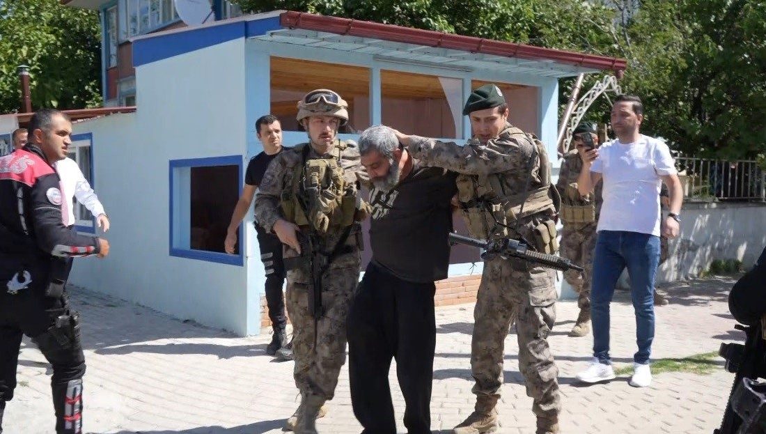 Erzincan’da dün silahla 1 kişiyi öldürüp 1 kişiyi yaralayan zanlı