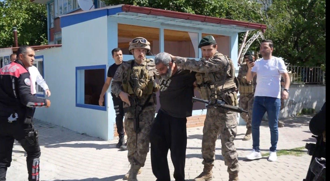 Erzincan’da dün silahla 1 kişiyi öldürüp 1 kişiyi yaralayan zanlı