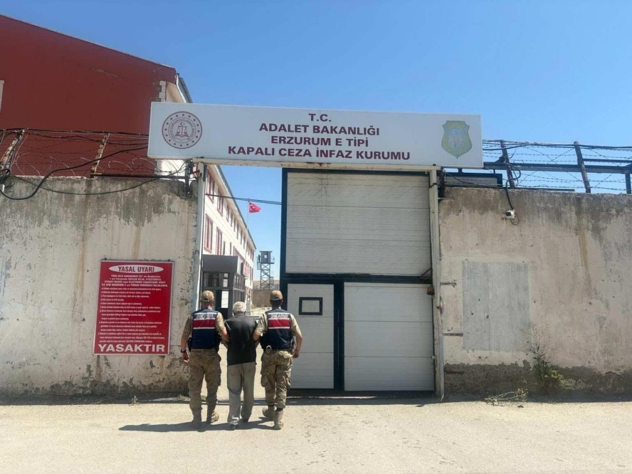 Erzurum İl Jandarma Komutanlığı ekiplerince hakkında hapis cezası bulunan cinsel