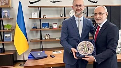 Cumhurbaşkanı Başdanışmanı Yalçın Topçu, resmi görevine başlayan Ukrayna’nın Ankara Büyükelçisi