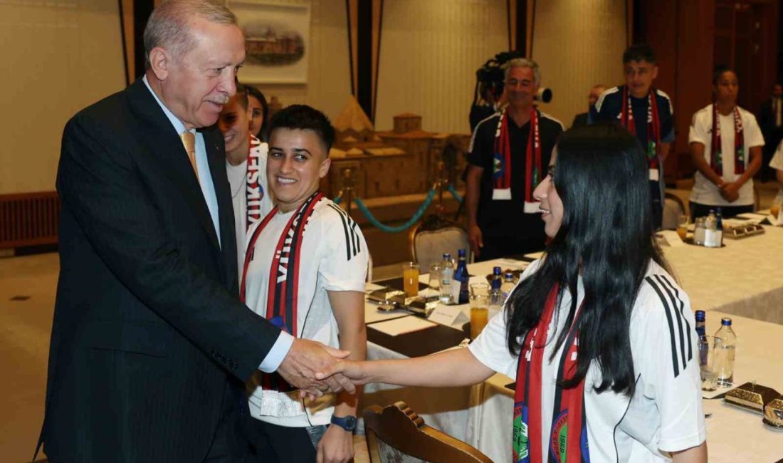 Cumhurbaşkanı Recep Tayyip Erdoğan, Yüksekovaspor Kadın Futbol Takımı’nı kabul etti.