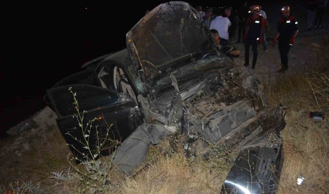 Sivas’ın Suşehri ilçesinde yoldan çıkıp takla atan araçta bulunan 5