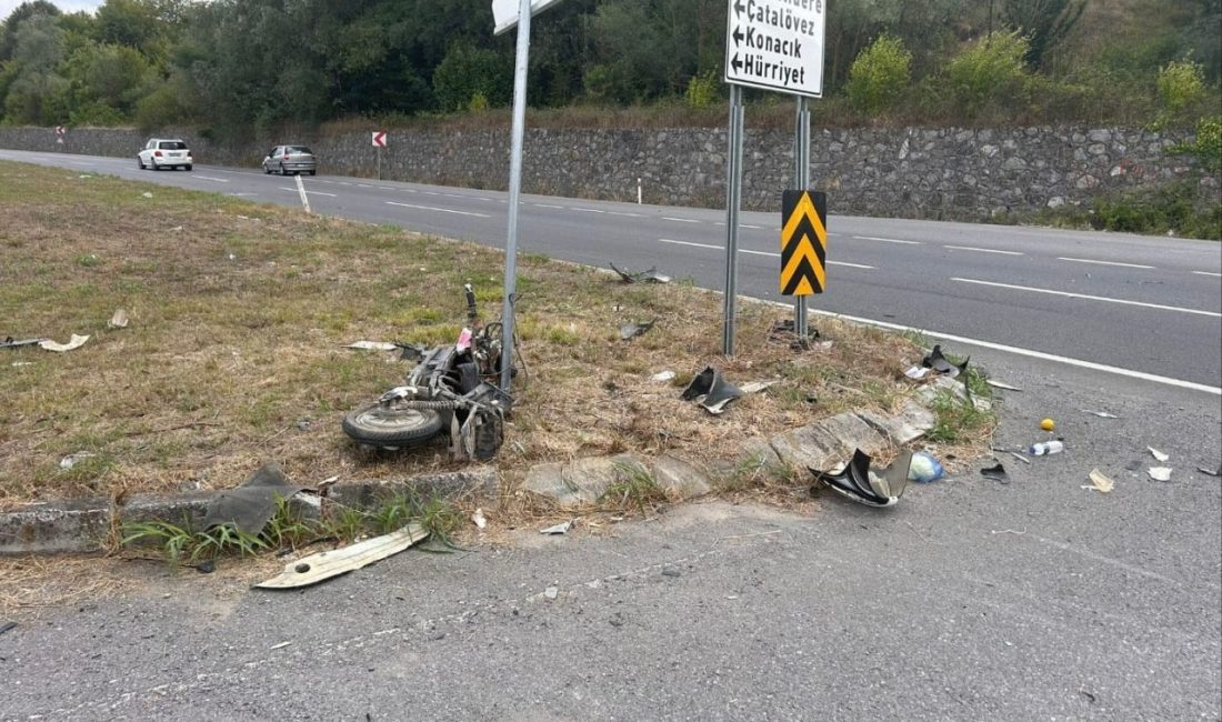 Sakarya’nın Karasu ilçesi D-650 kara yolunda otomobil ile elektrikli bisikletin