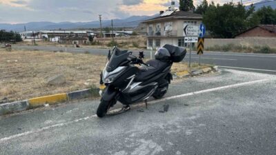 Kastamonu’nun Tosya ilçesi D100 karayolunda otomobil ile motosikletin çarpışması neticesinde
