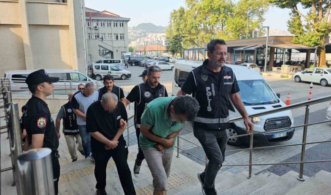 Zonguldak’ın Kozlu ilçesinde dedektörle define ararken suçüstü yakalanan 4 kişi,