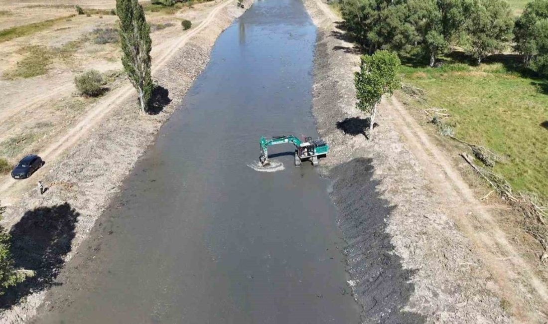 Bayburt’ta dere yataklarının temizlenmesi çalışmaları devam ediyor. Çalışmalar kapsamında Değirmencik