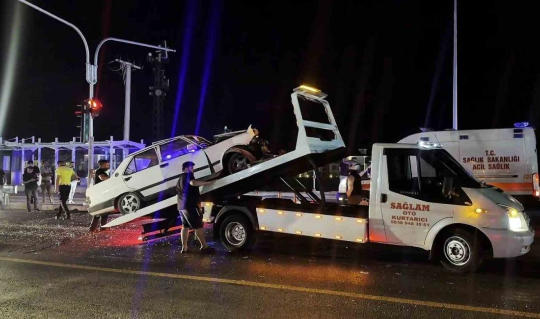 Sakarya’nın Adapazarı ilçesinde duble yolda iki otomobilin çarpışması neticesinde meydana
