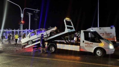 Sakarya’nın Adapazarı ilçesinde duble yolda iki otomobilin çarpışması neticesinde meydana