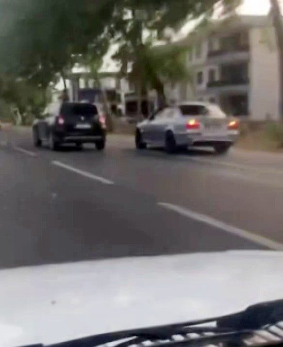 Sakarya’nın Adapazarı ilçesinde düğün konvoyunda makas atan sürücüye ceza yağdı.