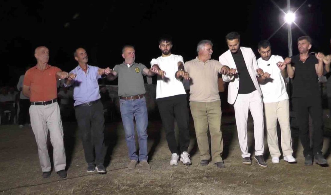 Erzurum’un Oltu ilçesinde düzenlenen bir düğünde halay çeken Yaşar Yarar,