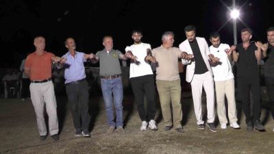 Erzurum’un Oltu ilçesinde düzenlenen bir düğünde halay çeken Yaşar Yarar,