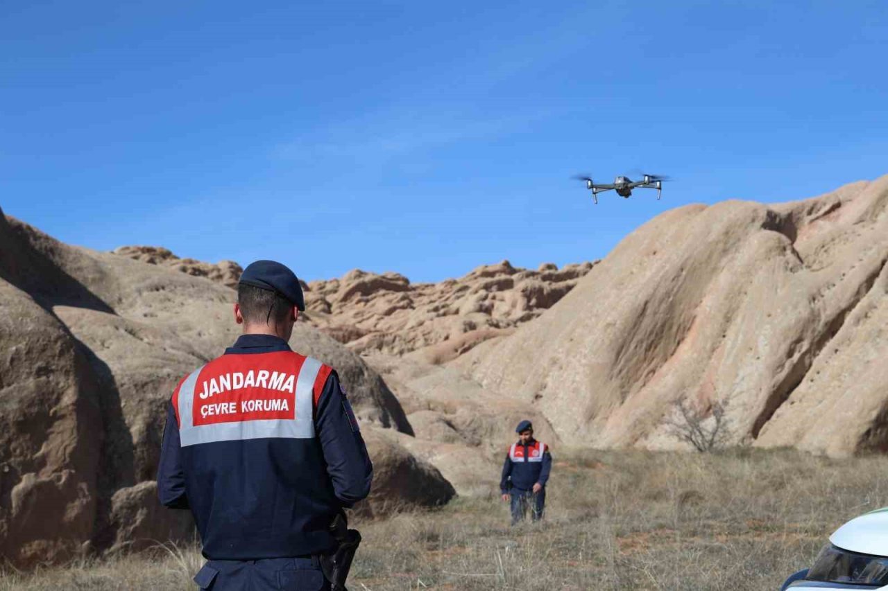 Dünyadaki Mars olarak adlandırılan Eğribucak kayalıklarında kaçak avlanan 13 avcı