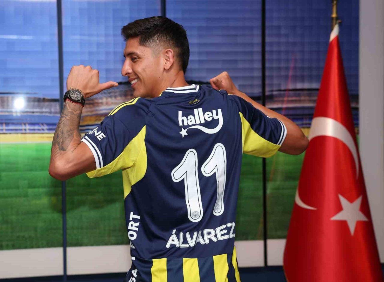 Fenerbahçe’nin, Premier Lig ekibi West Ham United’dan kiralık olarak kadrosuna