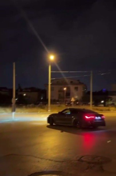 Kocaeli’nin İzmit ilçesinde drift yaptığı ve sürücü belgesi olmadığı tespit