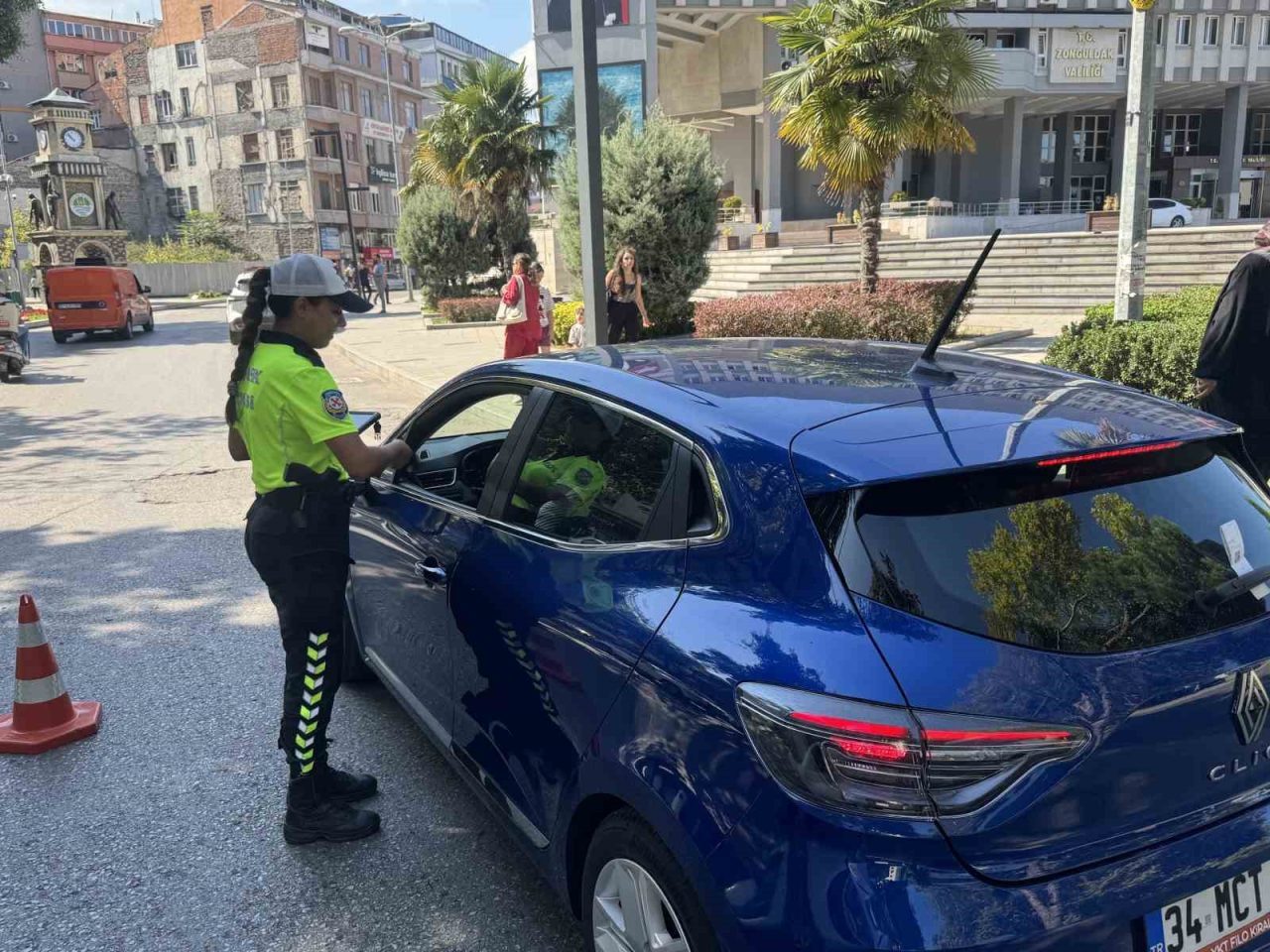 Zonguldak İl Emniyet Müdürlüğüne bağlı trafik ekipleri araç sürücülerine yönelik