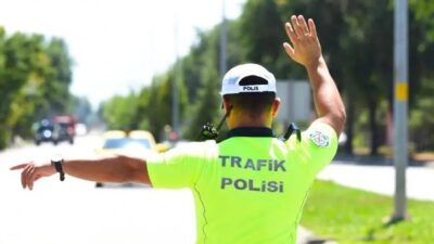 Erzincan Emniyet Müdürlüğü ekipleri, orman yangınları hakkında sürücüleri ve vatandaşları